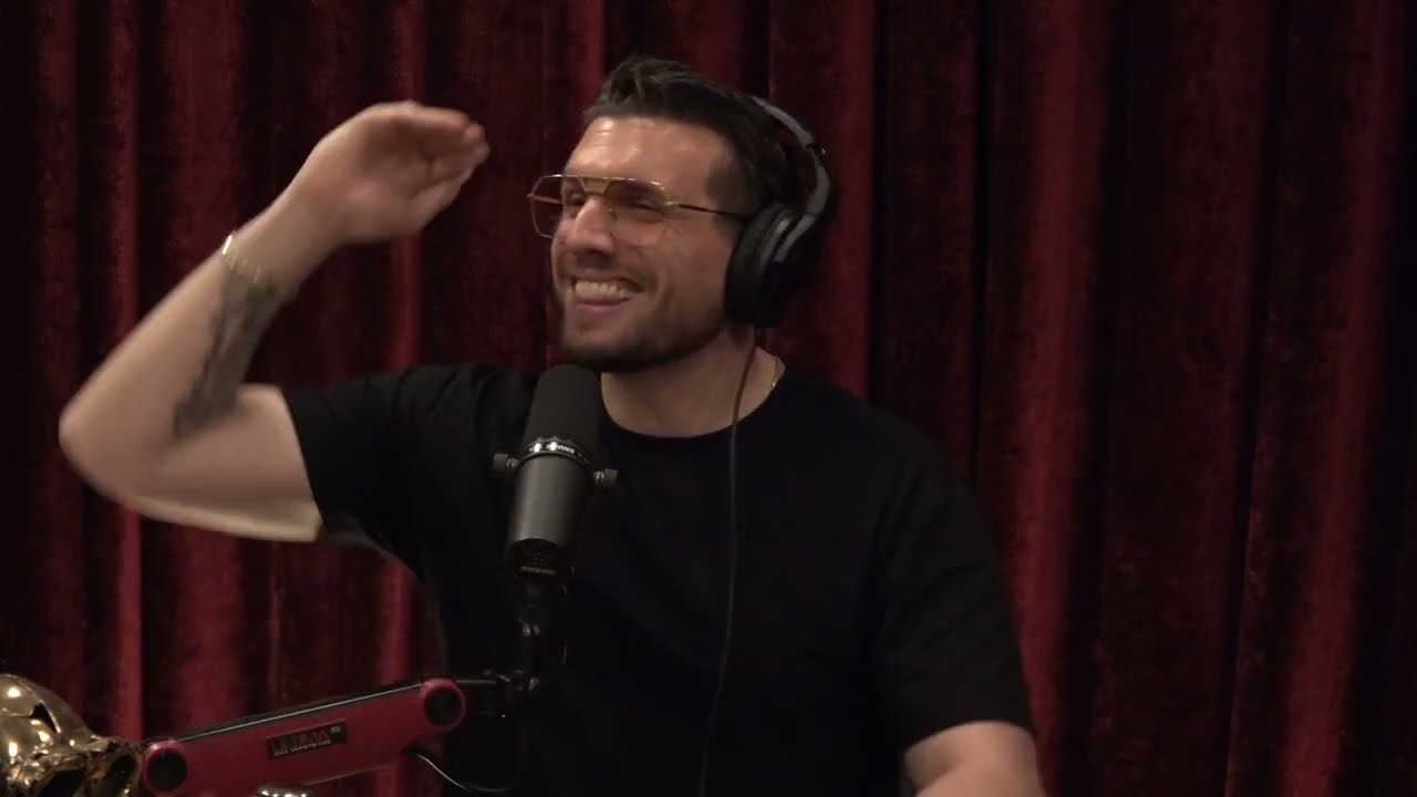 Joe Rogan Experience #1947 - Chris Distefano
