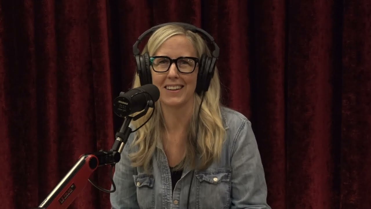 Joe Rogan Experience #1702 - Laurie Woolever
